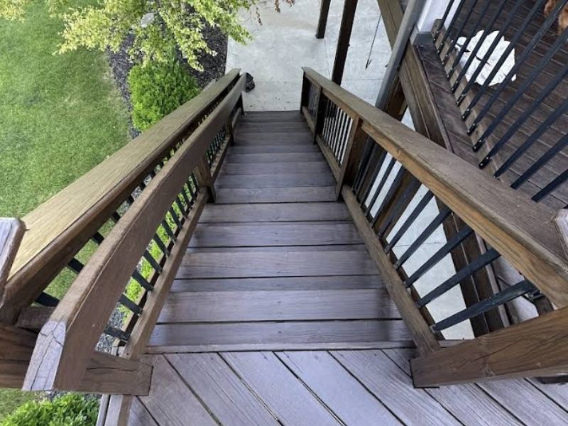 Deck staining - beautiful wood deck with fresh stain